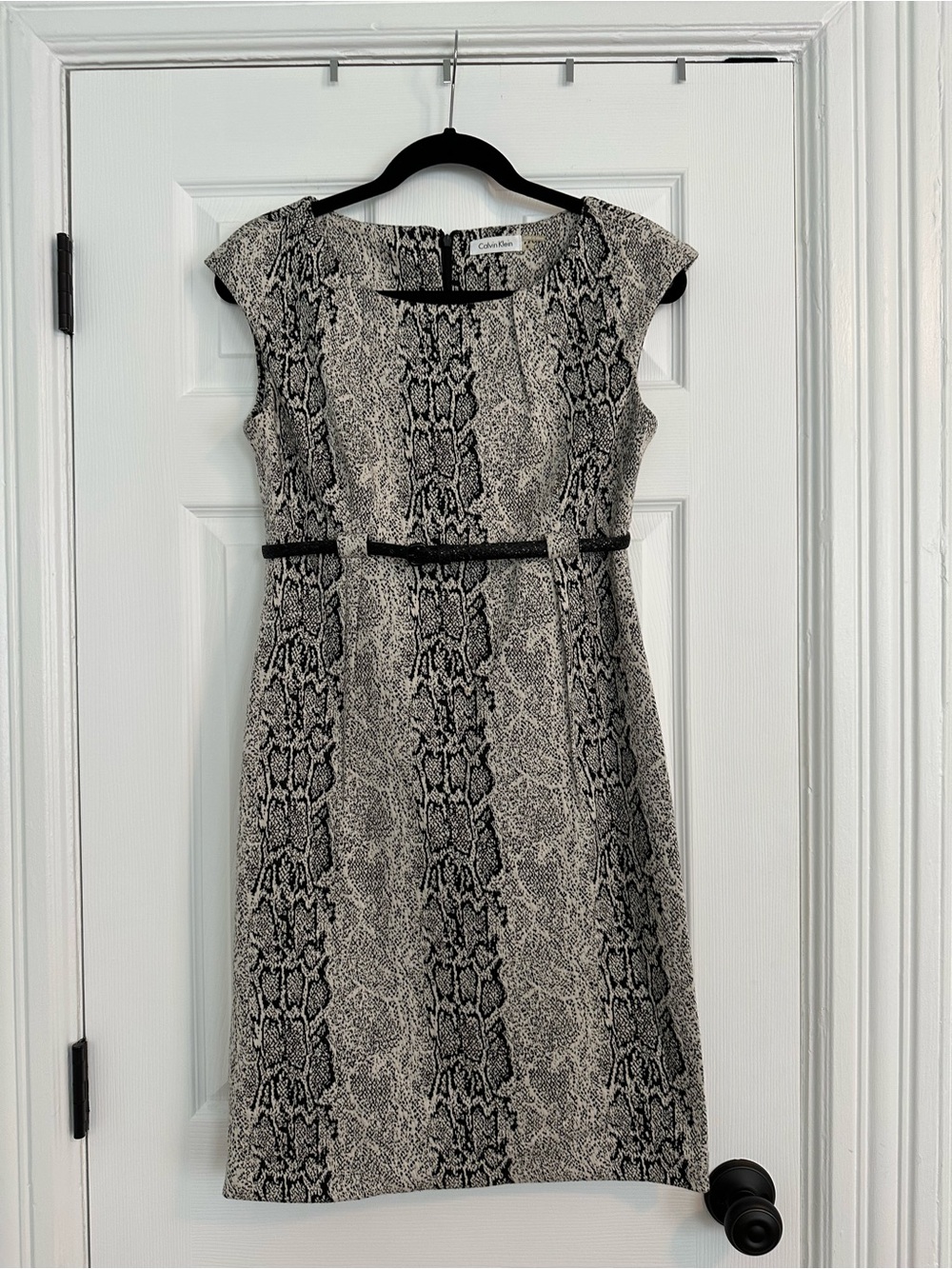 Calvin Klein Black & White Snake-Print Cap Sleeve Sheath Dress